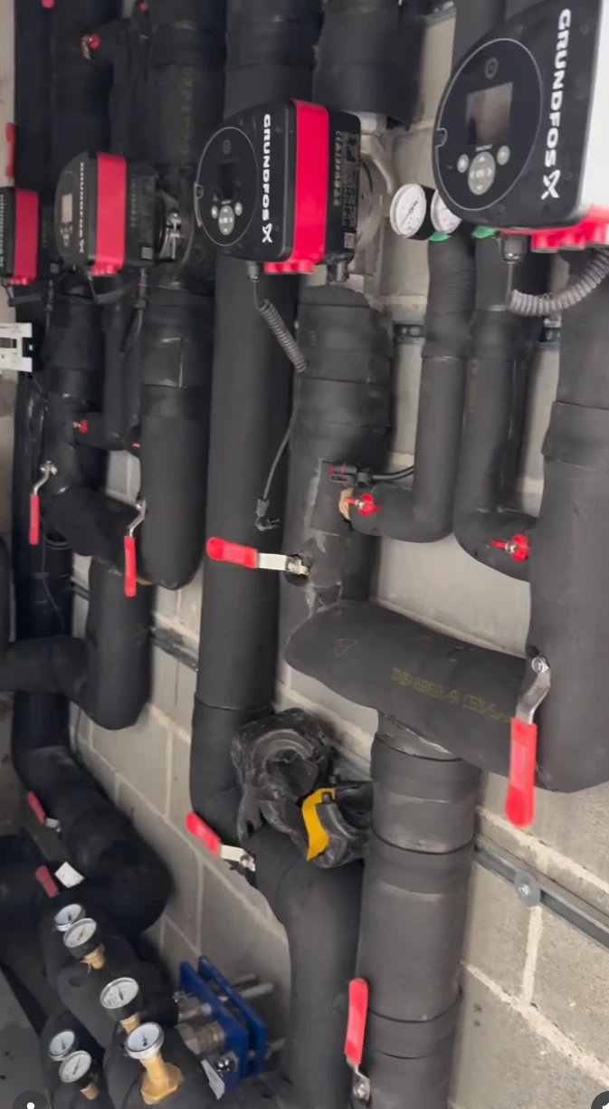 Colector de climatización con circuladores Grundfos