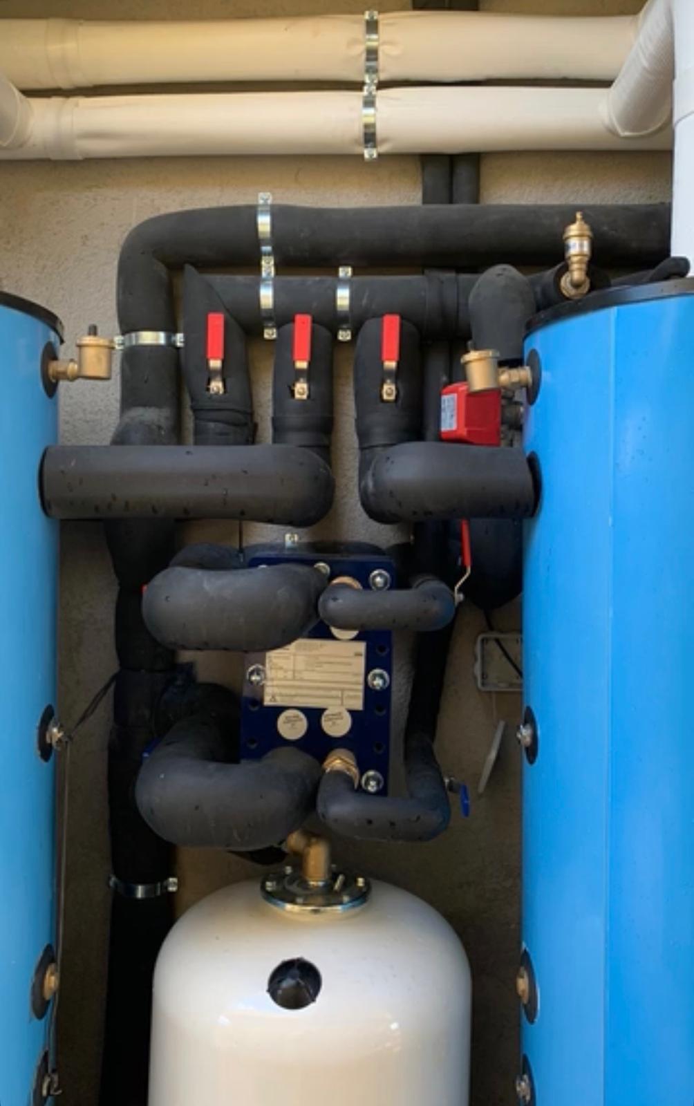 Acumuladores de agua con intercambiador de placas